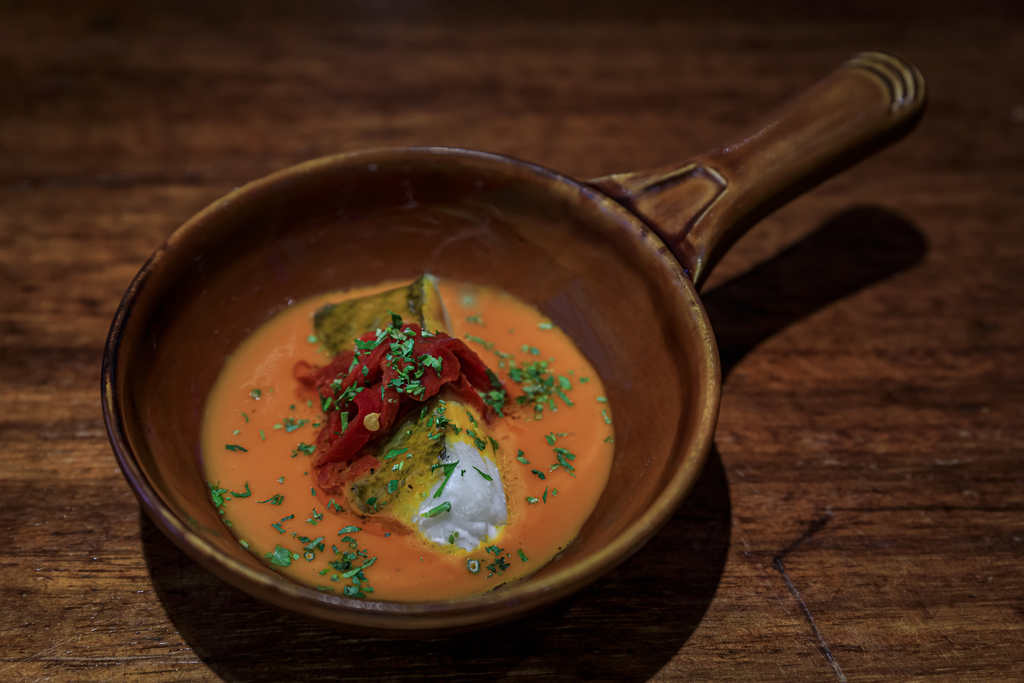 Recetas con pimientos del piquillo: bacalao con pimientos del piquillo y sopa de tomate 