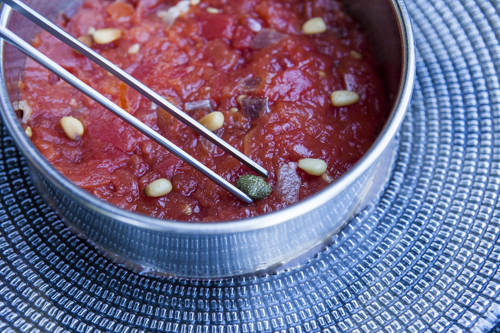 Tartar de tomate ahumado con queso Idiazabal y menta