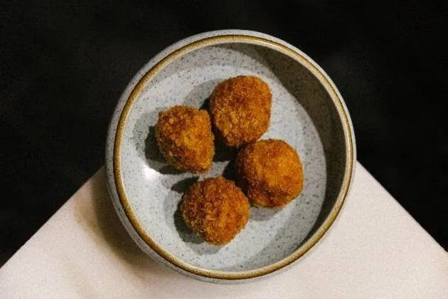 Vive una magnífica tarde de croquetas y cervezas en Cata by Catacroquet