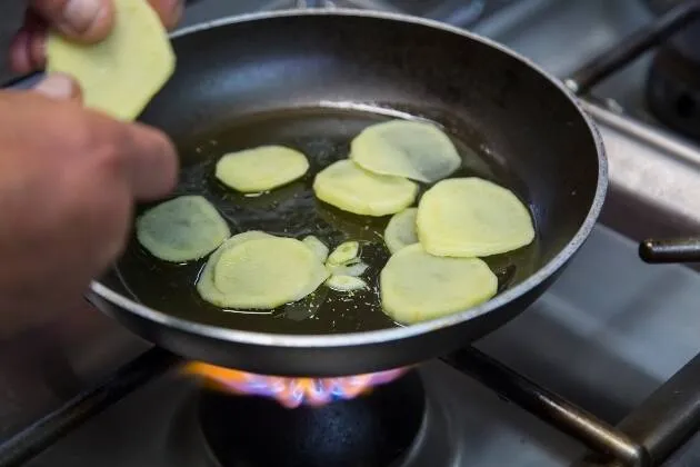 Patatas, trompetas y huevos camperos