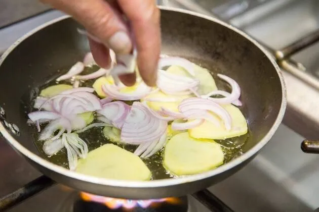 Patatas, trompetas y huevos camperos