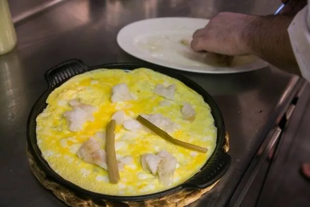 Tortilla abierta con bacalao