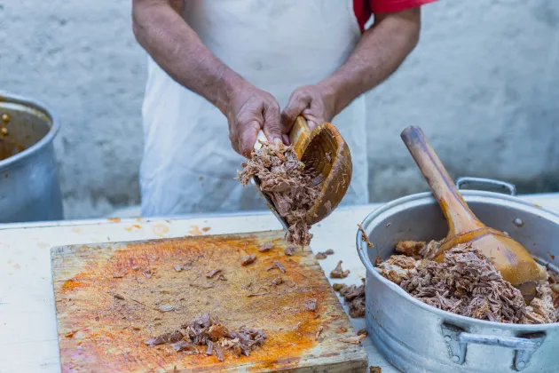 Cómo se preparan los tacos de birria