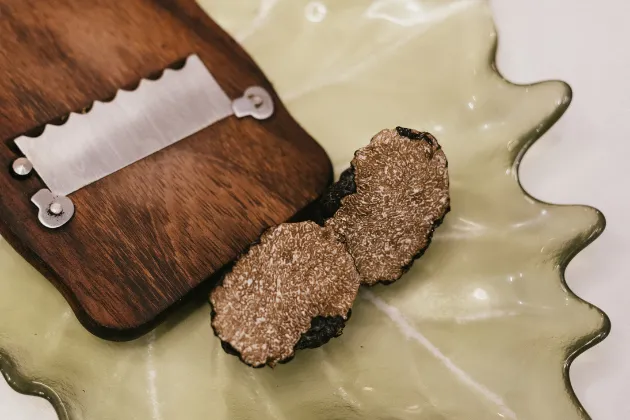 Tartar de atún rojo balfegó con crema de cacahuete y yuzu