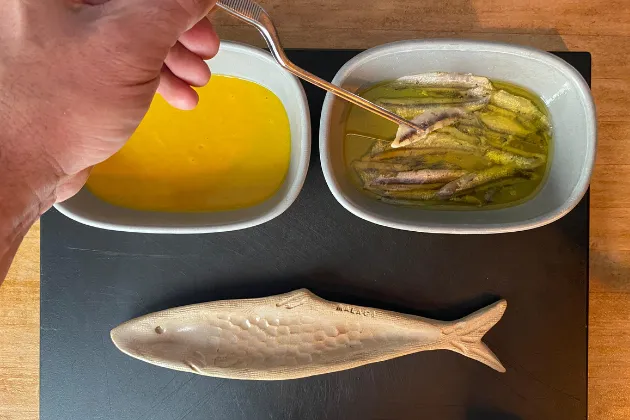 Boquerón marinado en cítricos con ajoblanco de mango