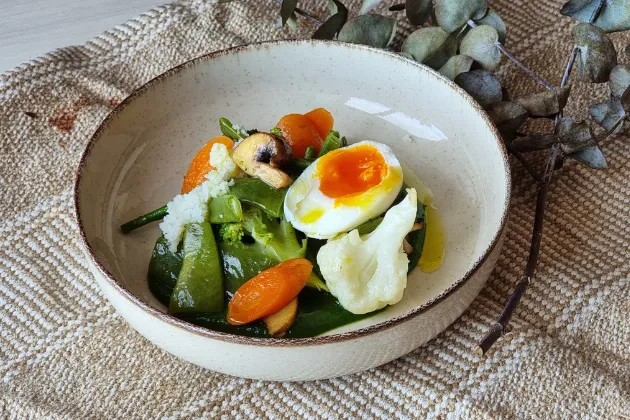 Menestra de verduras con crema de espinacas de Virrey