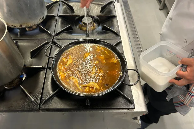 Arroz con Carxofa Prat y pollo ‘pota blava’ de 9Cèntric