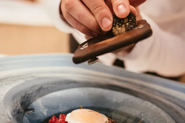 Tartar de atún rojo balfegó con crema de cacahuete y yuzu