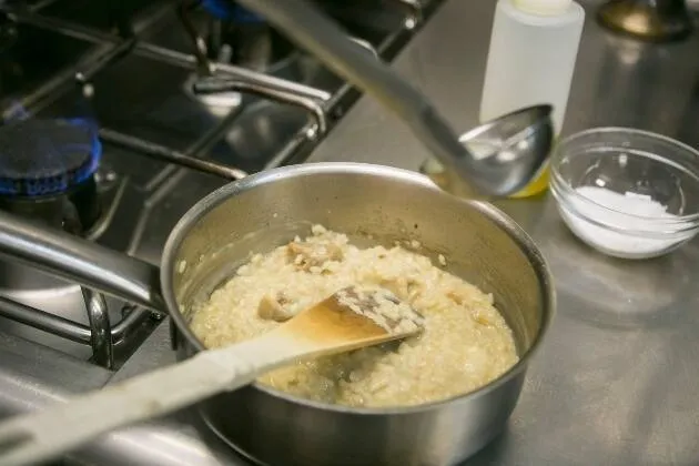 Arroz cremoso de boletus con jamón de pato