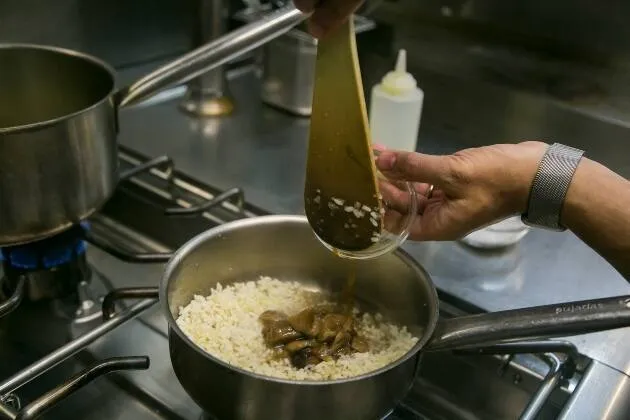 Arroz cremoso de boletus con jamón de pato