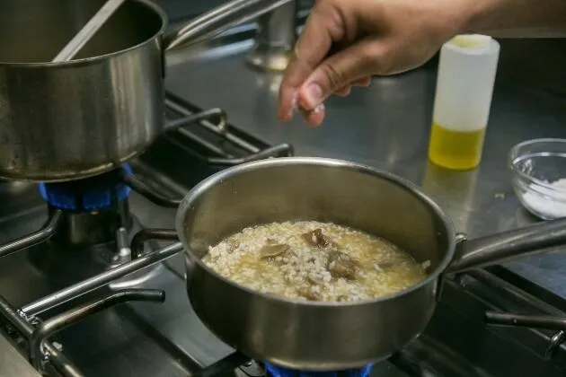 Arroz cremoso de boletus con jamón de pato