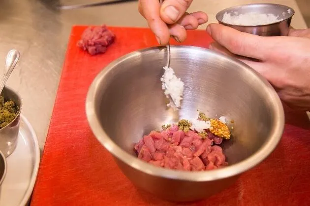 Steak tartar de solomillo de cerdo ibérico 