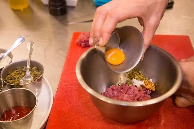 Steak tartar de solomillo de cerdo ibérico 