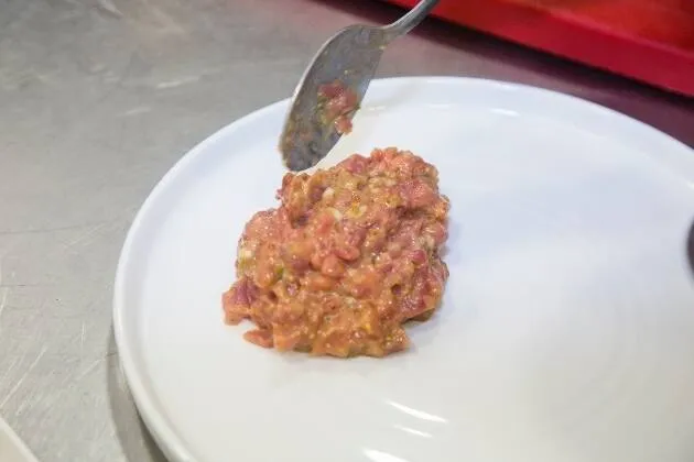 Steak tartar de solomillo de cerdo ibérico 