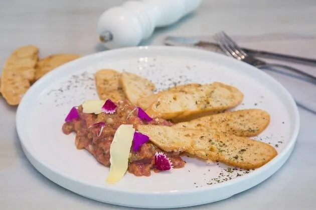 Steak tartar de solomillo de cerdo ibérico 