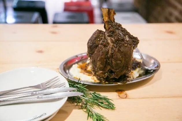 Jarrete de cerdo Duroc con parmentier de patata