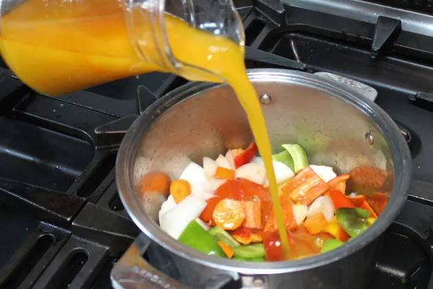 Crema de verduras con toques marinos de Mediacaña Merendero 