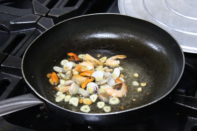 Crema de verduras con toques marinos de Mediacaña Merendero 