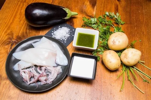 Calamar a la plancha con parmentier de berenjena ahumada