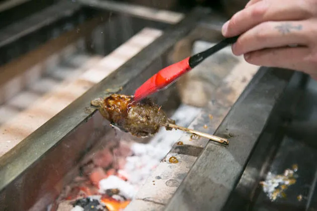 Tsukune de pato con huevo