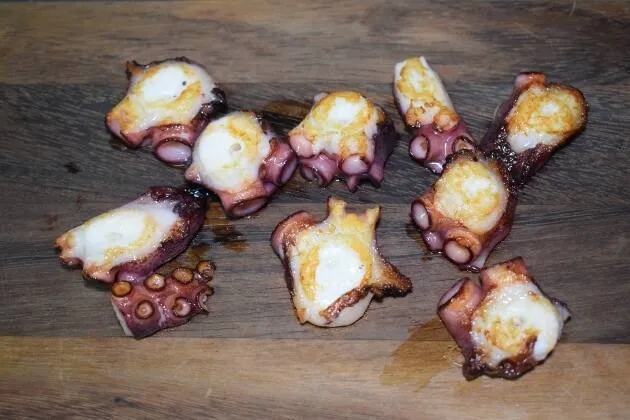 Pulpo braseado con patatas raté y mojo picón de Da-Re Gastrobar 