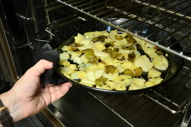 Bogavante a la formenterana con patatas caseras y huevos fritos