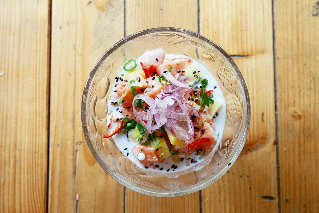 Ceviche de salmón thai