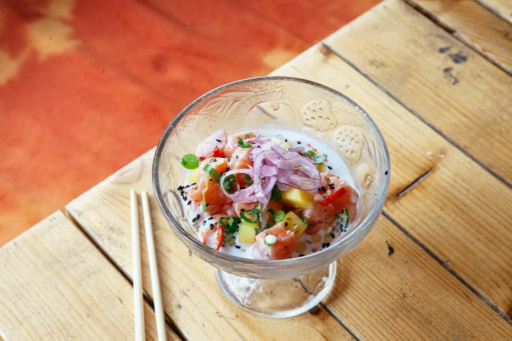 Ceviche de salmón thai