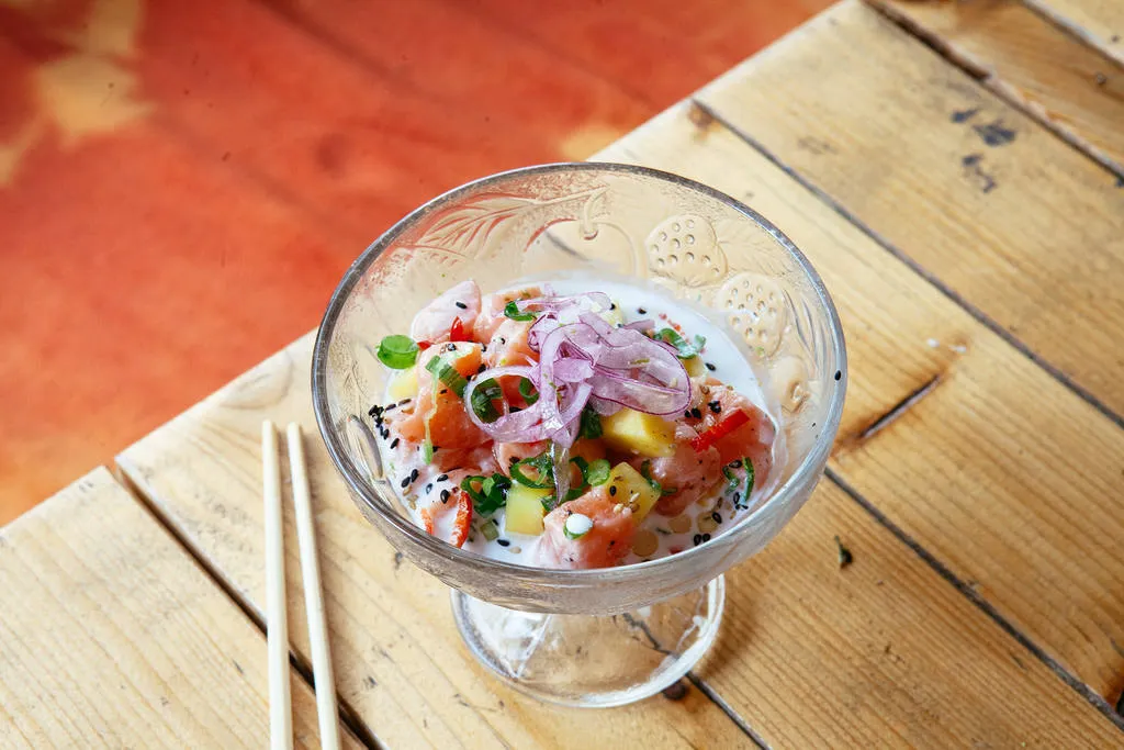 Ceviche de salmón thai