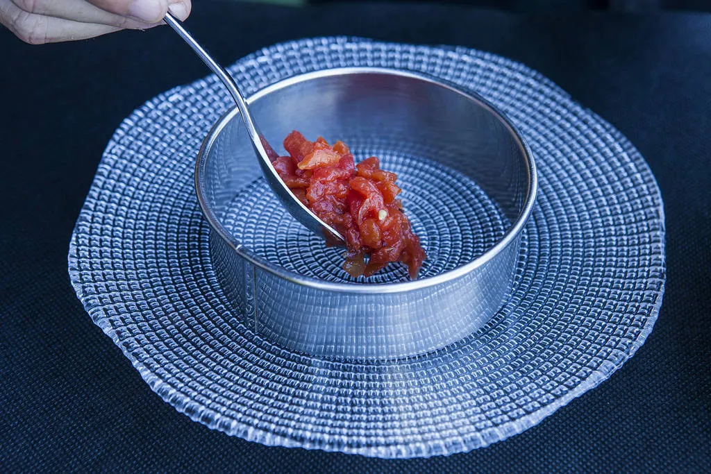 Tartar de tomate ahumado con queso Idiazabal y menta