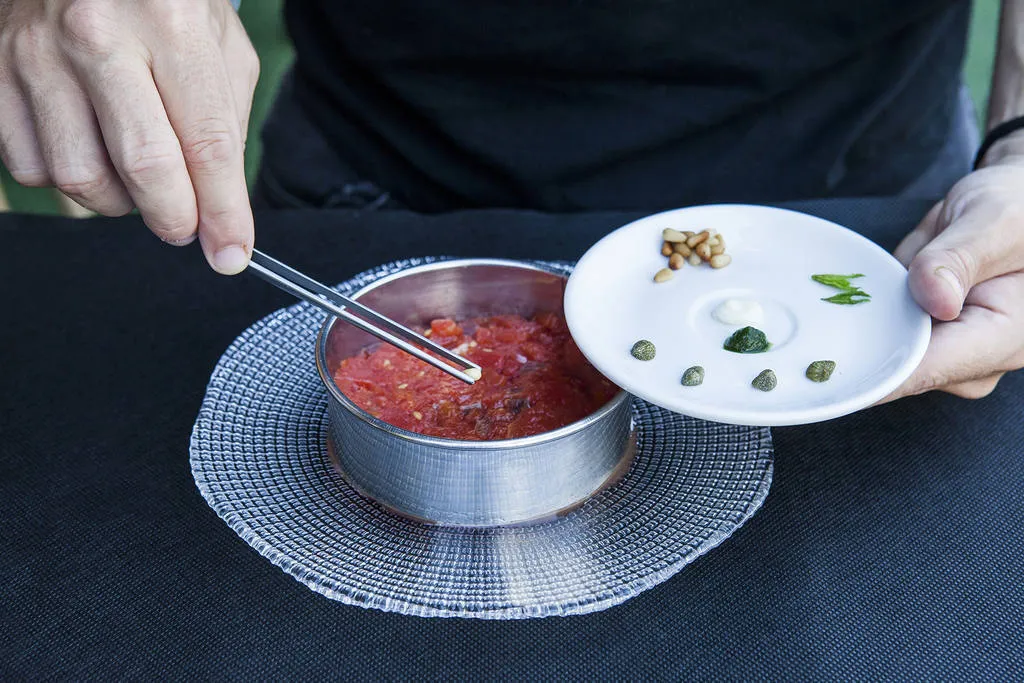 Tartar de tomate ahumado con queso Idiazabal y menta