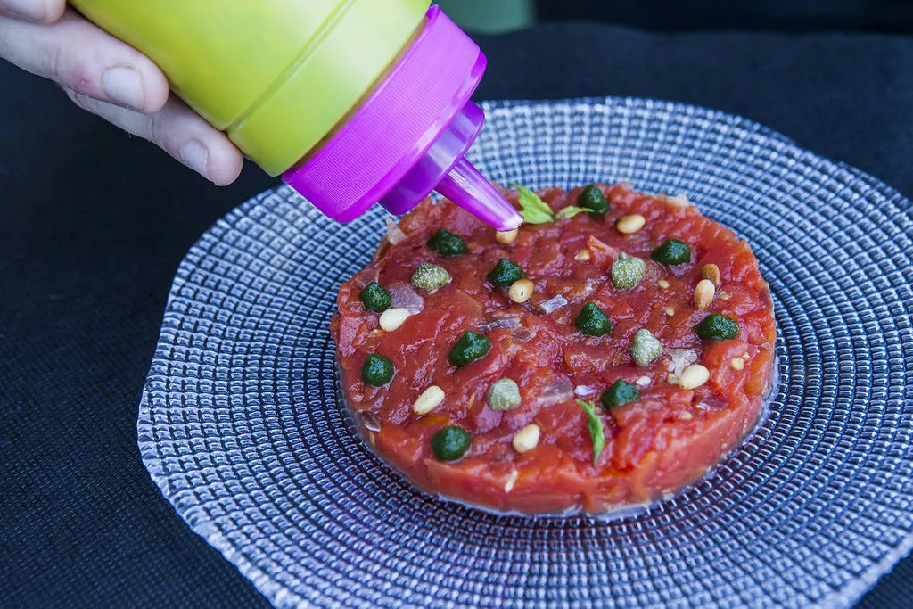 Tartar de tomate ahumado con queso Idiazabal y menta