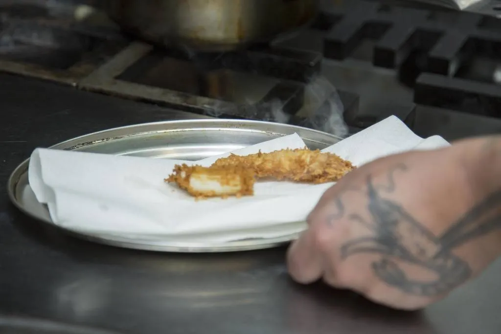 Galera, calçot rebozado con panko y mayonesa de wasabi