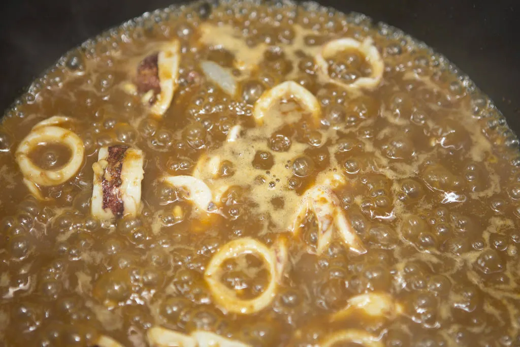 Arroz caldoso de calamar de potera, cigalas y mejillones