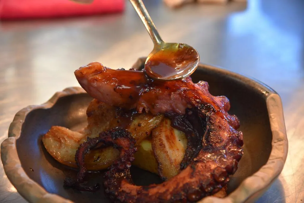 Pulpo con papada y patata macaria