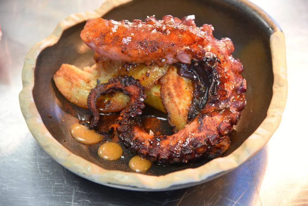 Pulpo con papada y patata macaria