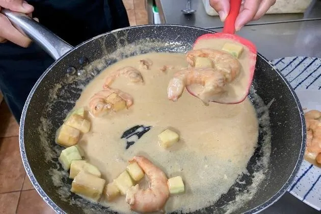 Langostinos con calabacín y queso viejo de oveja 