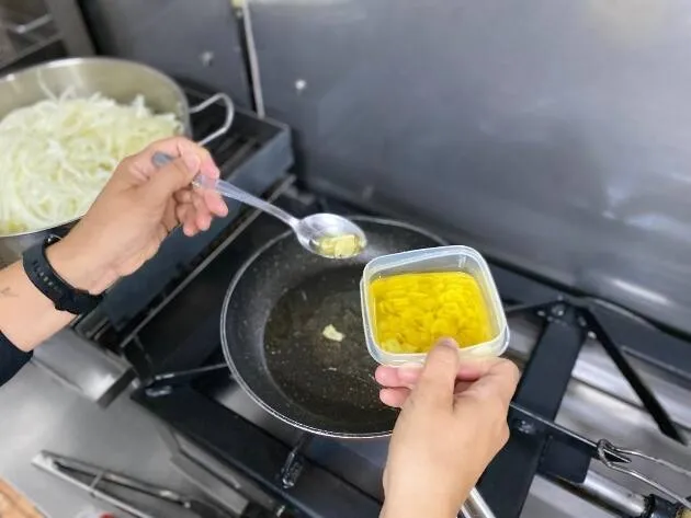 Langostinos con calabacín y queso viejo de oveja 