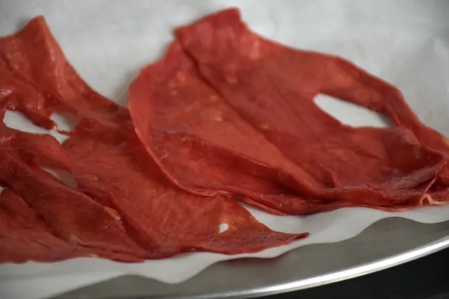 Ajo blanco de piñones con carpaccio de sandía y atún rojo marinado