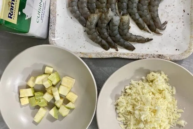 Langostinos con calabacín y queso viejo de oveja 