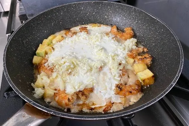 Langostinos con calabacín y queso viejo de oveja 