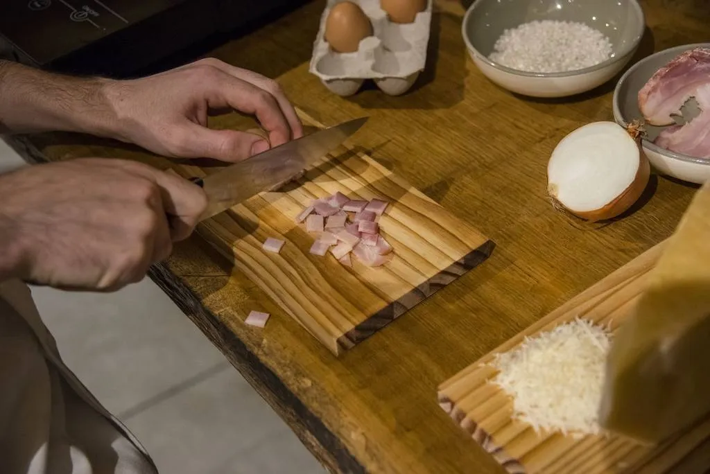 Cortamos también el beicon. 