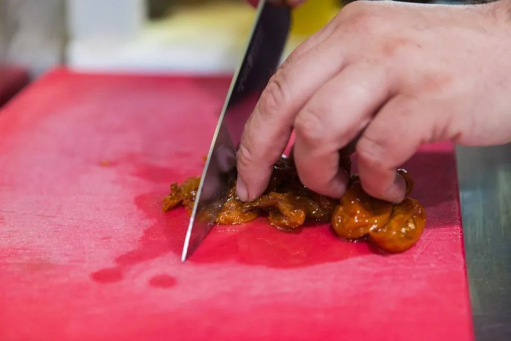 El tomate que servirá para de base para el tartar. 