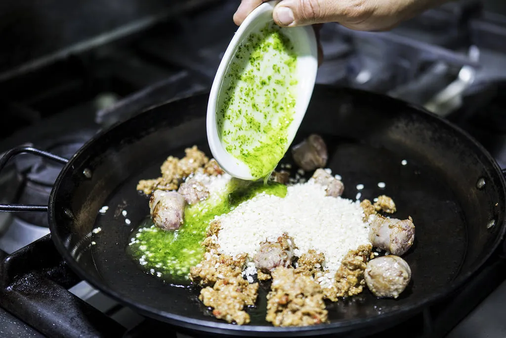 Arroz con butifarra de Calaf y espárragos trigueros