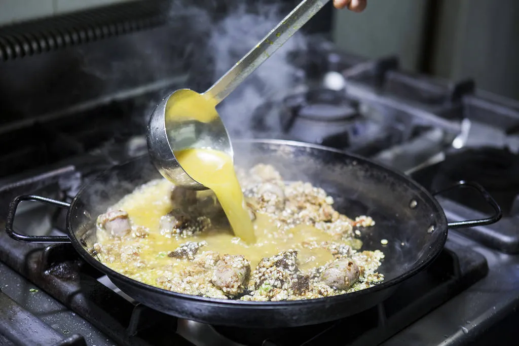 Arroz con butifarra de Calaf y espárragos trigueros