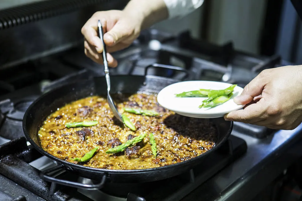 Arroz con butifarra de Calaf y espárragos trigueros