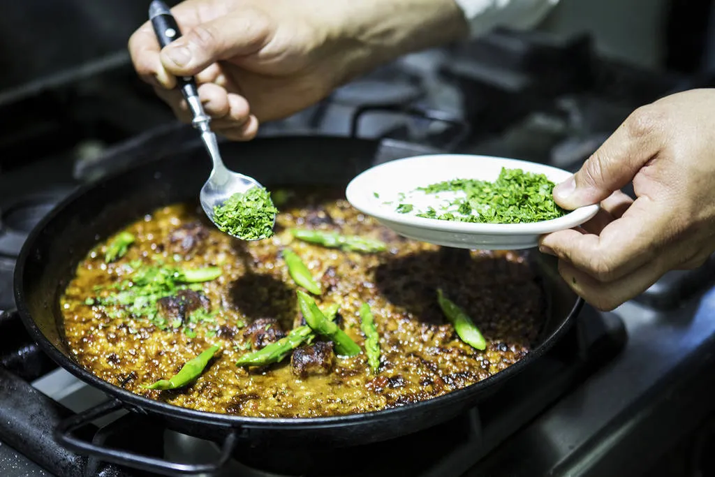 Arroz con butifarra de Calaf y espárragos trigueros