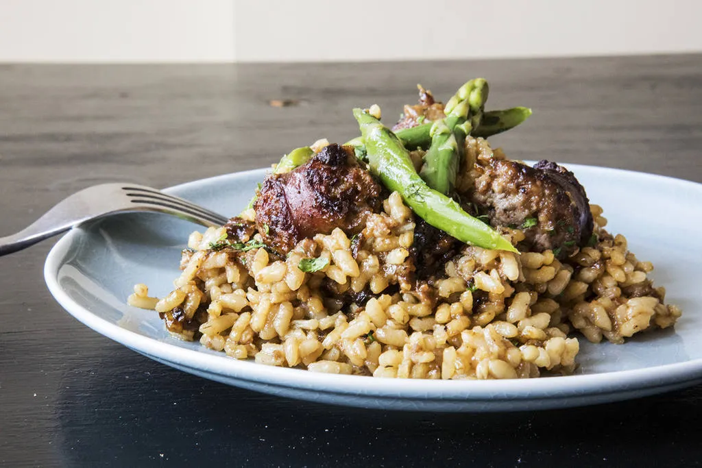 Arroz con butifarra de Calaf y espárragos trigueros