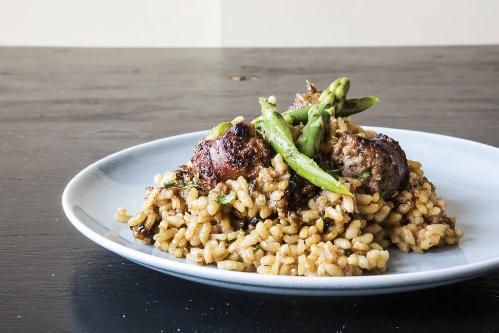 Arroz con butifarra de Calaf y espárragos trigueros