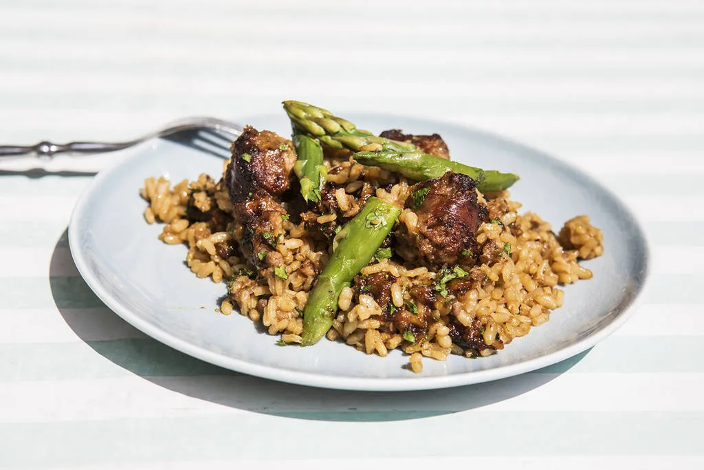 Arroz con butifarra de Calaf y espárragos trigueros